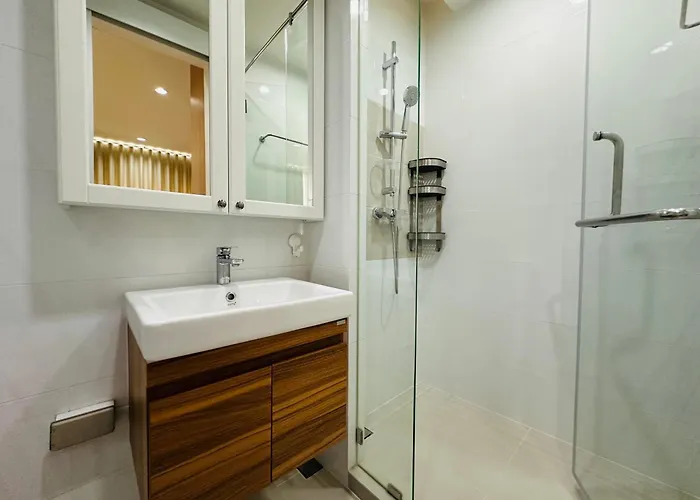 6th Avenue Sukhumvit Bkk 409 Bts Asoke Nana Mrt Sukhumvit アパート